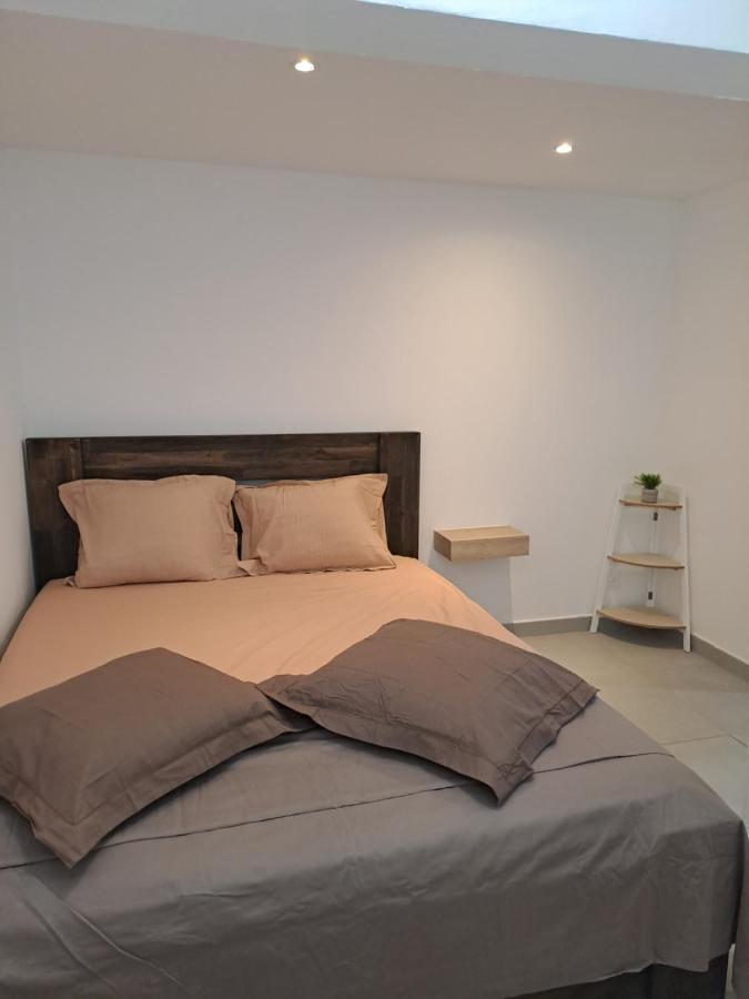 Appartement Cosy, T2 Situe En Centre Ville De Saint-Pierre Esterno foto